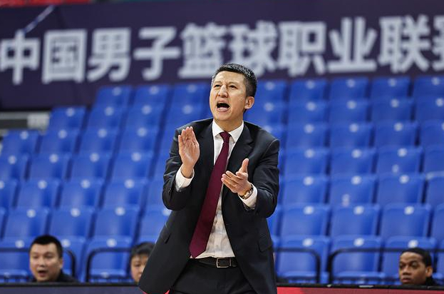 爱游戏体育app - NBA总决赛赛程吃紧，广州队窗口期内部沟通，细节曝光，资深球员宣示担当